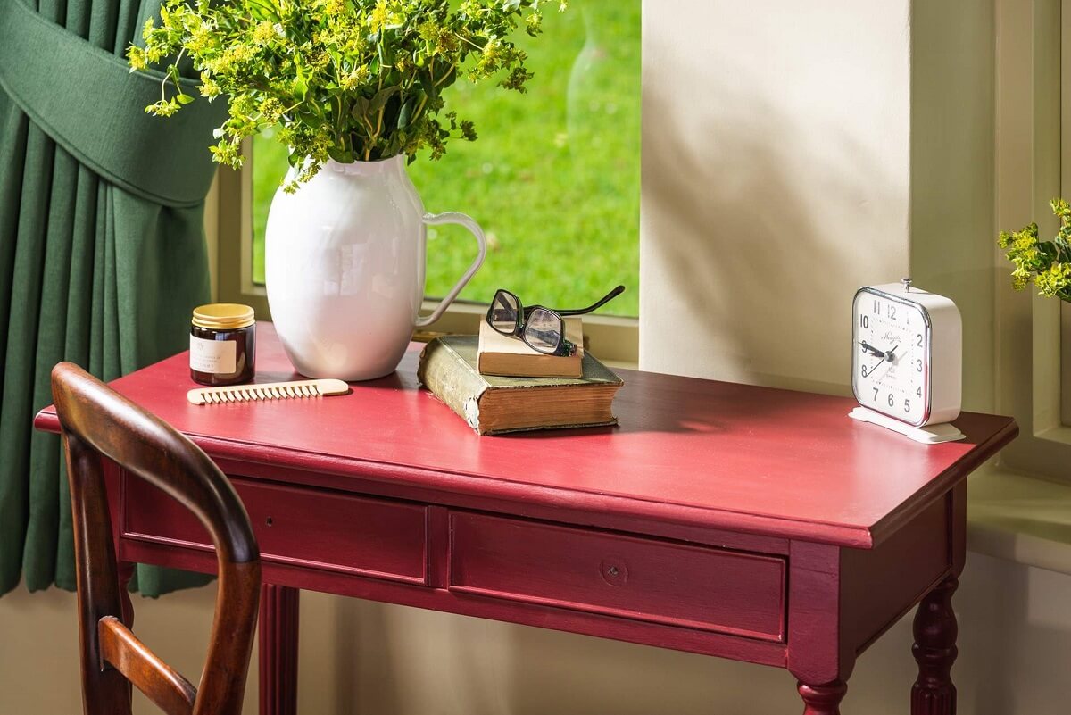 GREAT BUDDS OAST pink desk