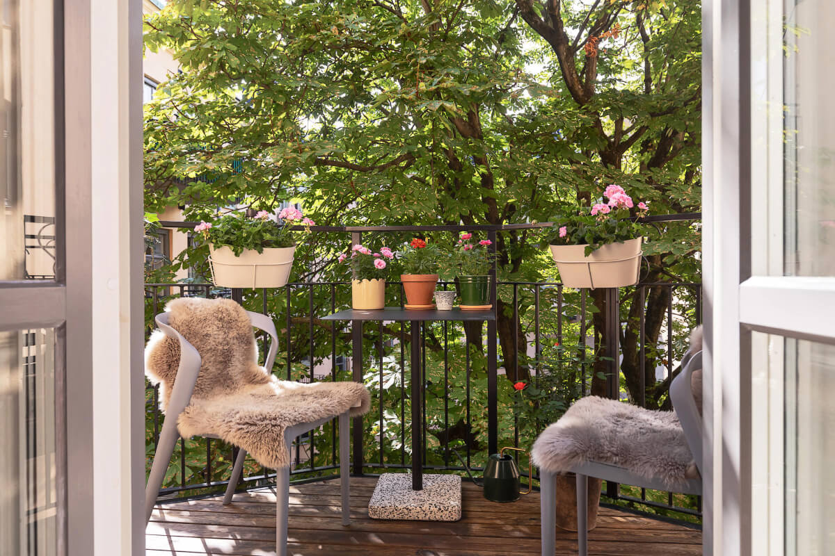 A Charming Studio Apartment with Leafy Courtyard Views 12 green balcony