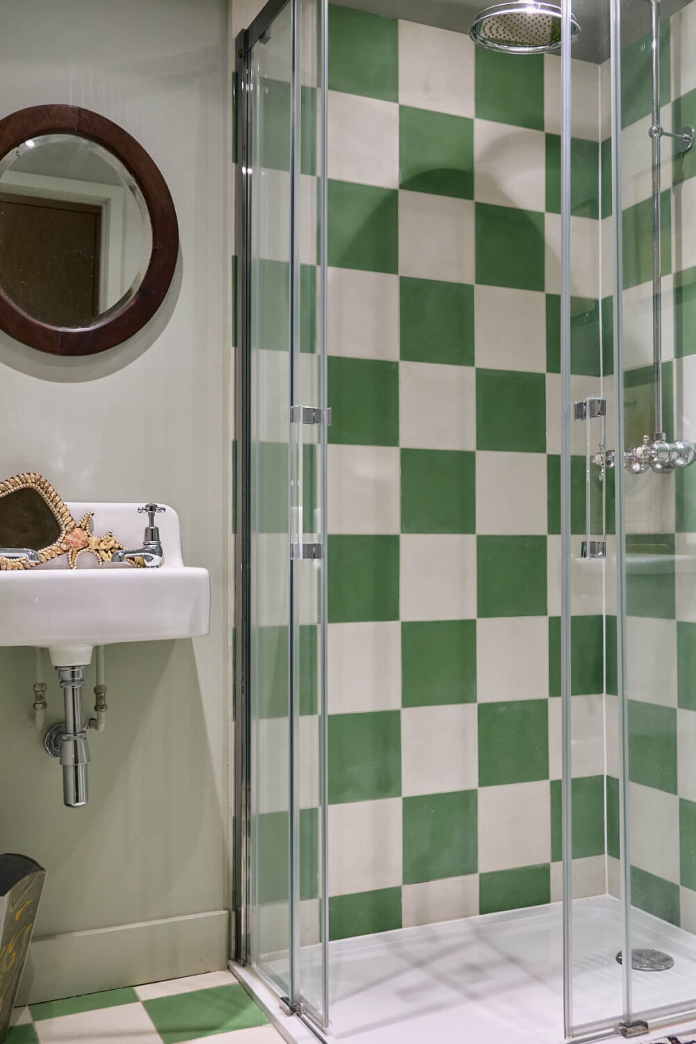 A Colorful Design-Led Georgian House in the Heart of Henley-on-Thames 43 green checkerboard bathroom tiles