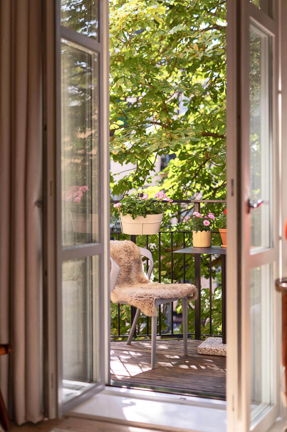 A Charming Studio Apartment with Leafy Courtyard Views 11 green courtyard balcony nordroom