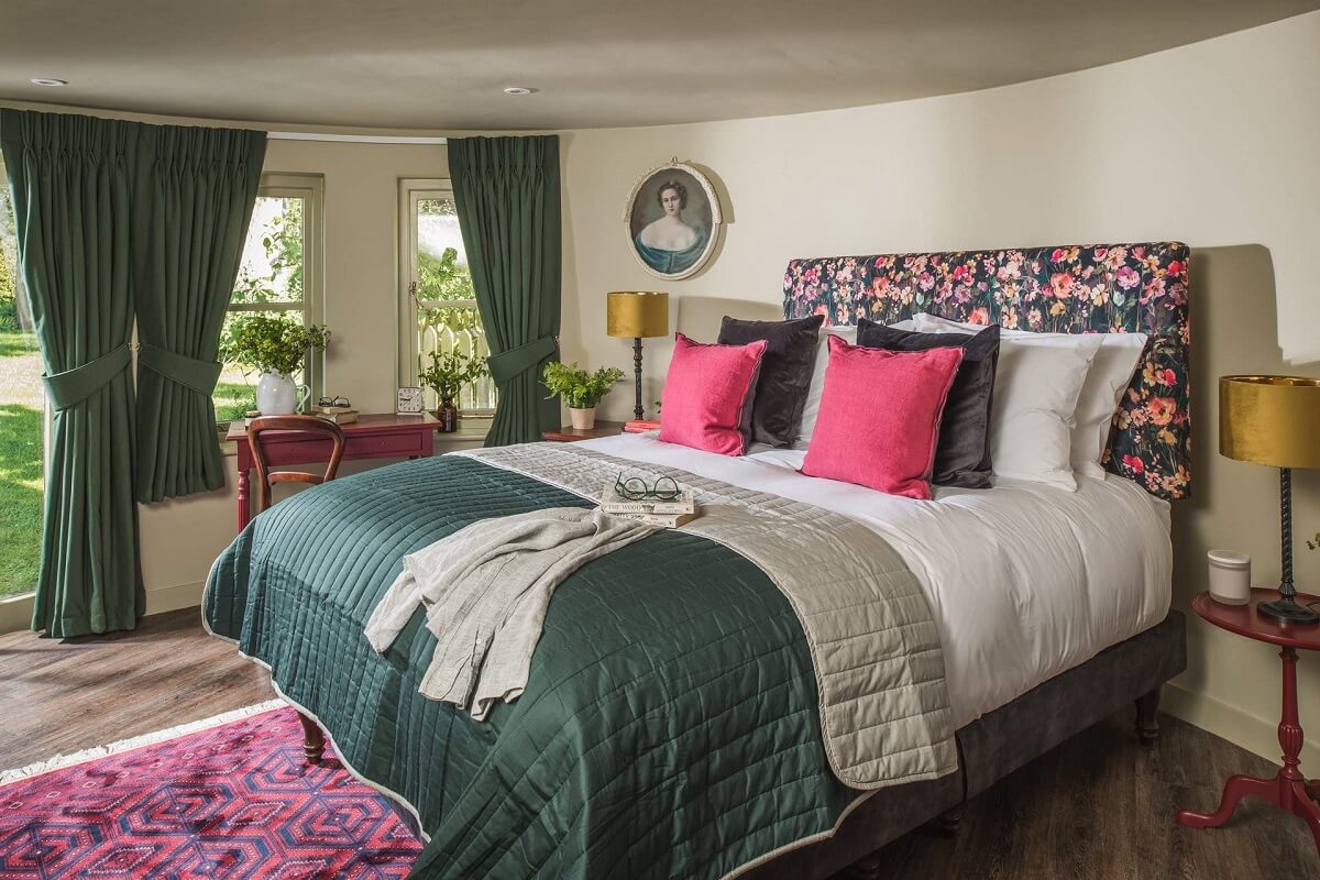 green pink bedroom GREAT BUDDS OAST