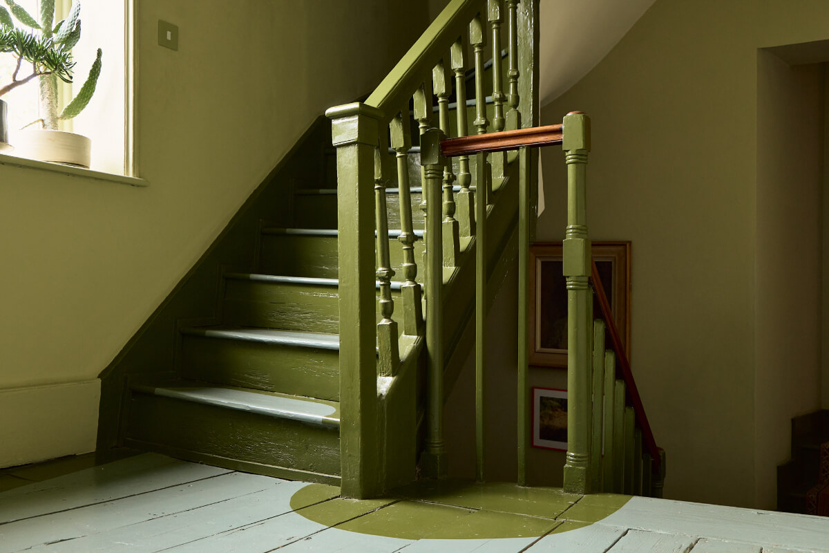 A Colorful Design-Led Georgian House in the Heart of Henley-on-Thames 36 green stairs