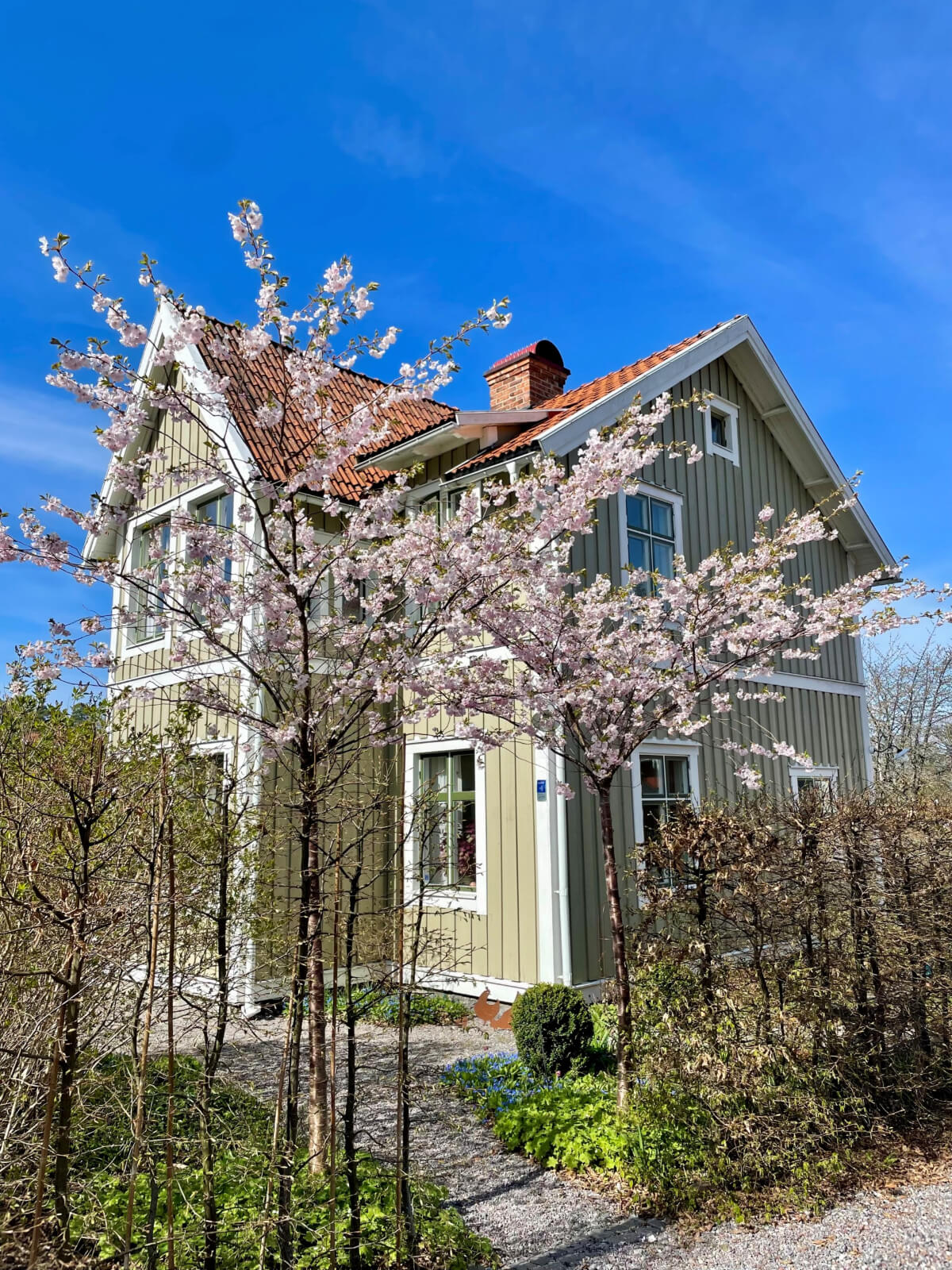 Light-Filled Rooms and Wallpapers in a Swedish Country House