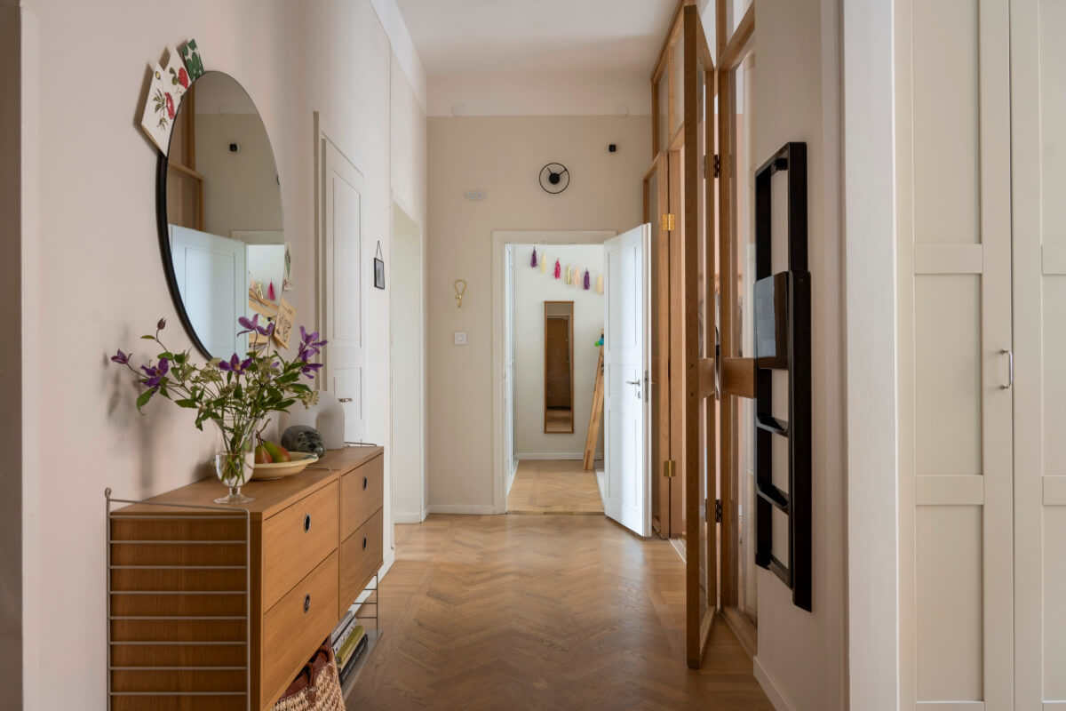 A Late 19th-Century Apartment with a Pink Bedroom 12 hall parquet floor