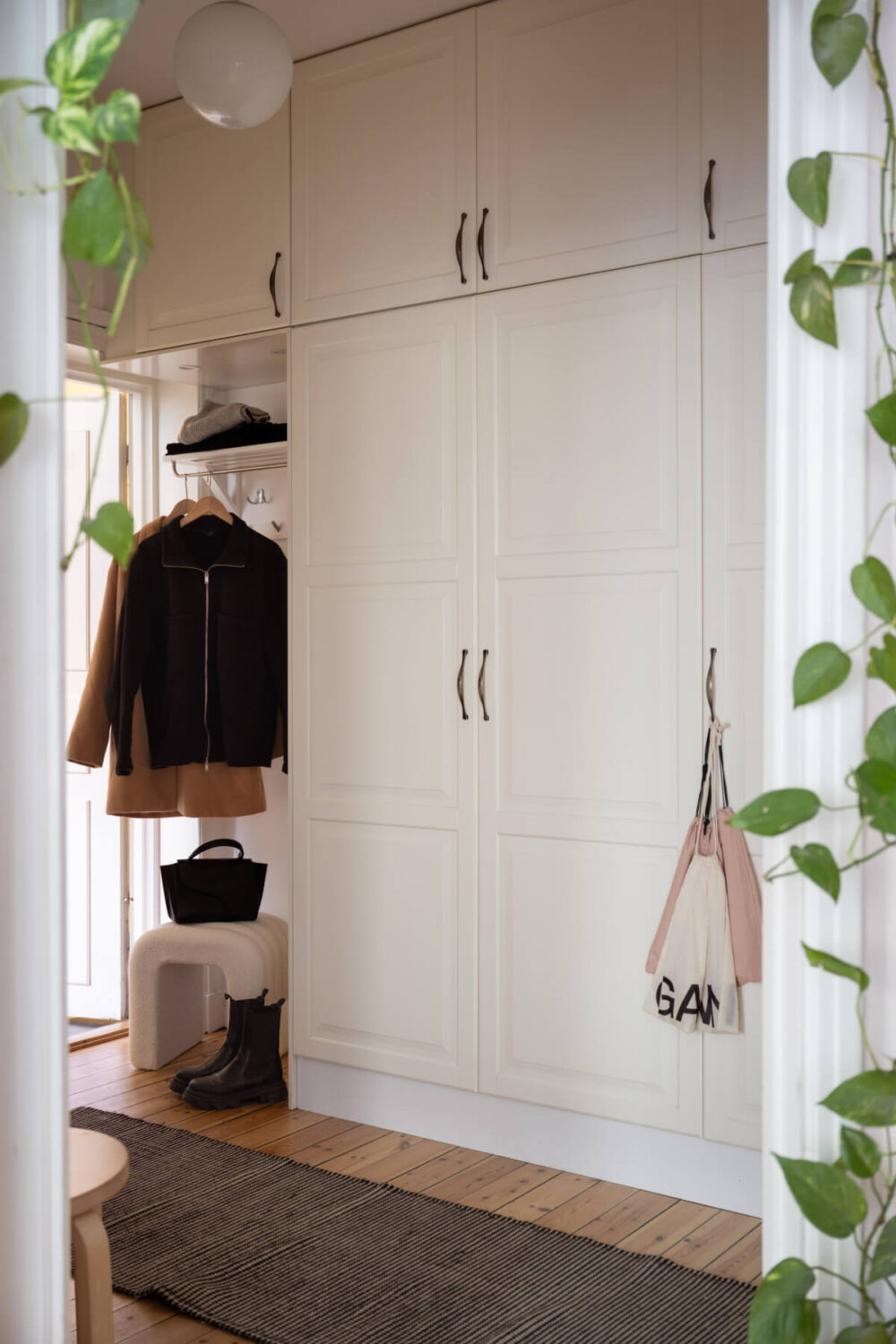 A Small Swedish Apartment with a Light Pink Living Room 18 hall with floor to ceiling wardrobes