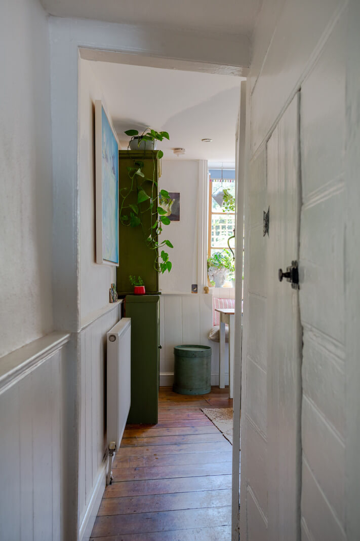 A Charming 400-Year-Old Cottage in England 7 hallway 8 A Charming 400-Year-Old Cottage in England