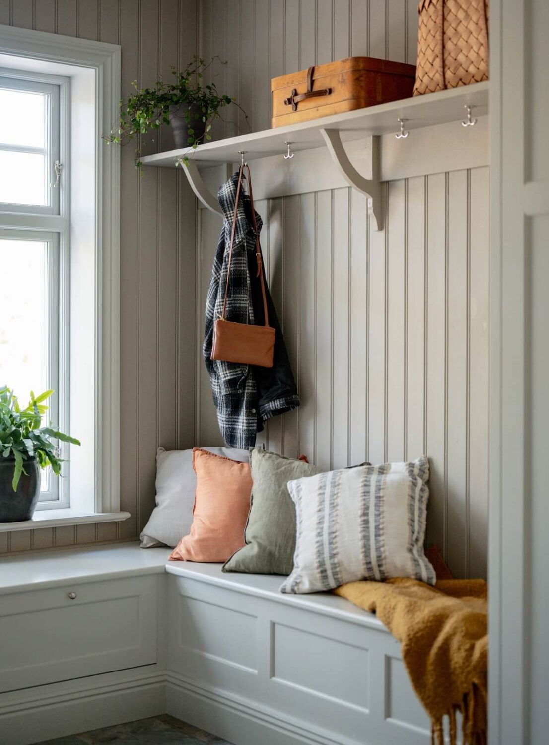 Stylish Small Entryway Ideas with Smart Storage Solutions 23 hallway-builtin-bench-nordroom