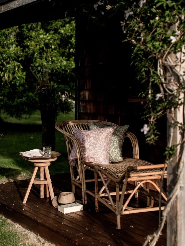 20 Stylish and Peaceful Holiday Cottages in Tasmania 34 hand-built-eco-luxe-cottage-tasmania-nordroom