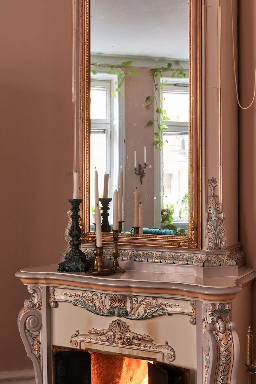 historic-fireplace-detail-romantic-apartment