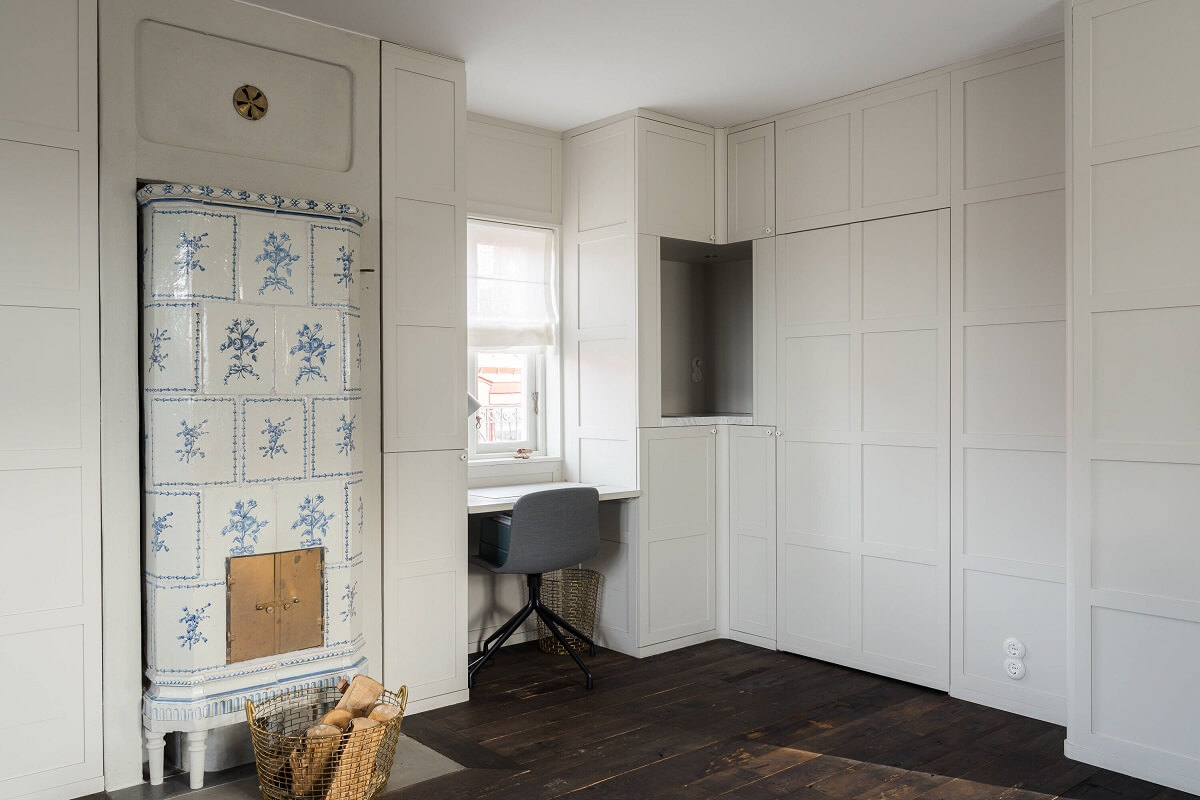 A Stylish Penthouse Apartment with Exposed Beams 18 home office built in closets