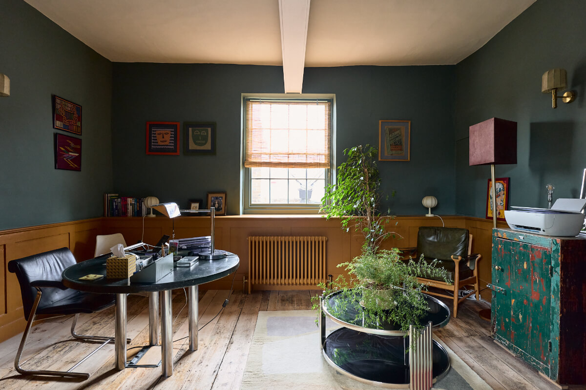 A Colorful Design-Led Georgian House in the Heart of Henley-on-Thames 33 home office paneling