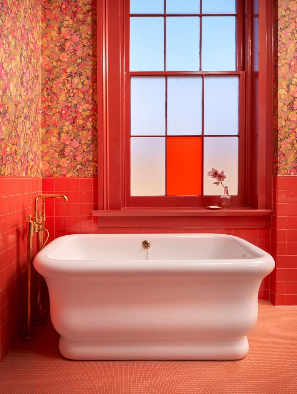 Hotel Saint Vincent in New Orleans 4 hotel-saint-vincent_new-orleans_lambert-macguire-design-coral-pink-bathroom-wallpaper-freestanding-bath-nordroom