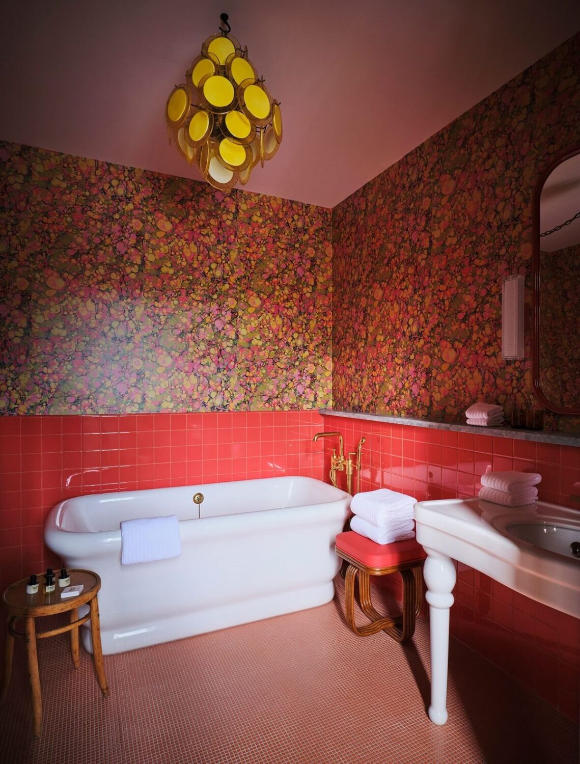 Hotel Saint Vincent in New Orleans 8 hotel-saint-vincent_new-orleans_lambert-macguire-design-pink-vintage-style-bathroom-nordroom