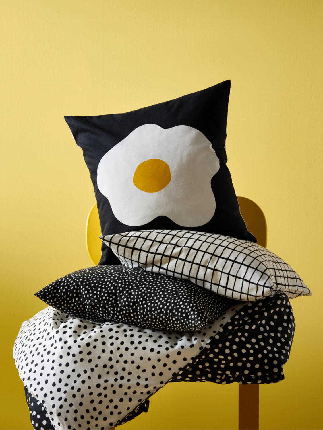New IKEA Collection April 2025: Colorful Designs and Patterns 2 IKEA_OGONLOCKSMAL_kuddfodral_PH202941