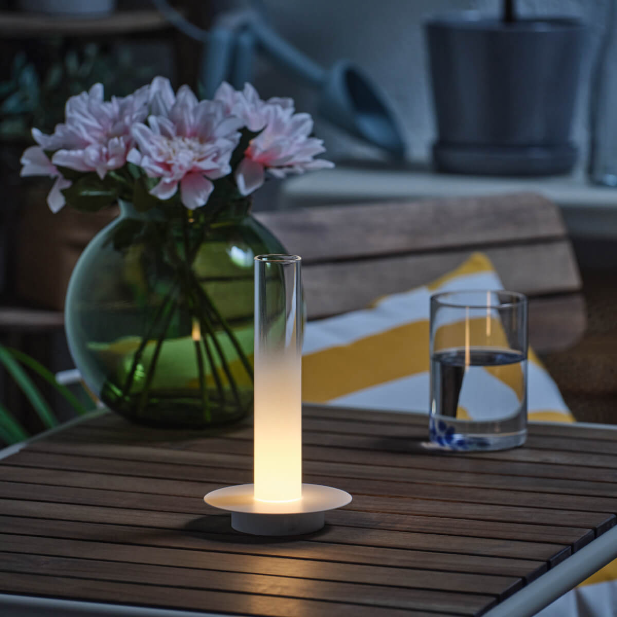 IKEA SOLVINDEN lampa PE957612 New IKEA Balcony and Garden Inspiration for Summer 2025