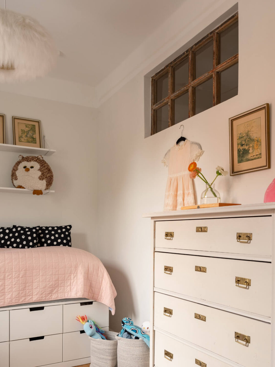 A Light Corner Apartment with a Pale Yellow Kitchen 22 inner window