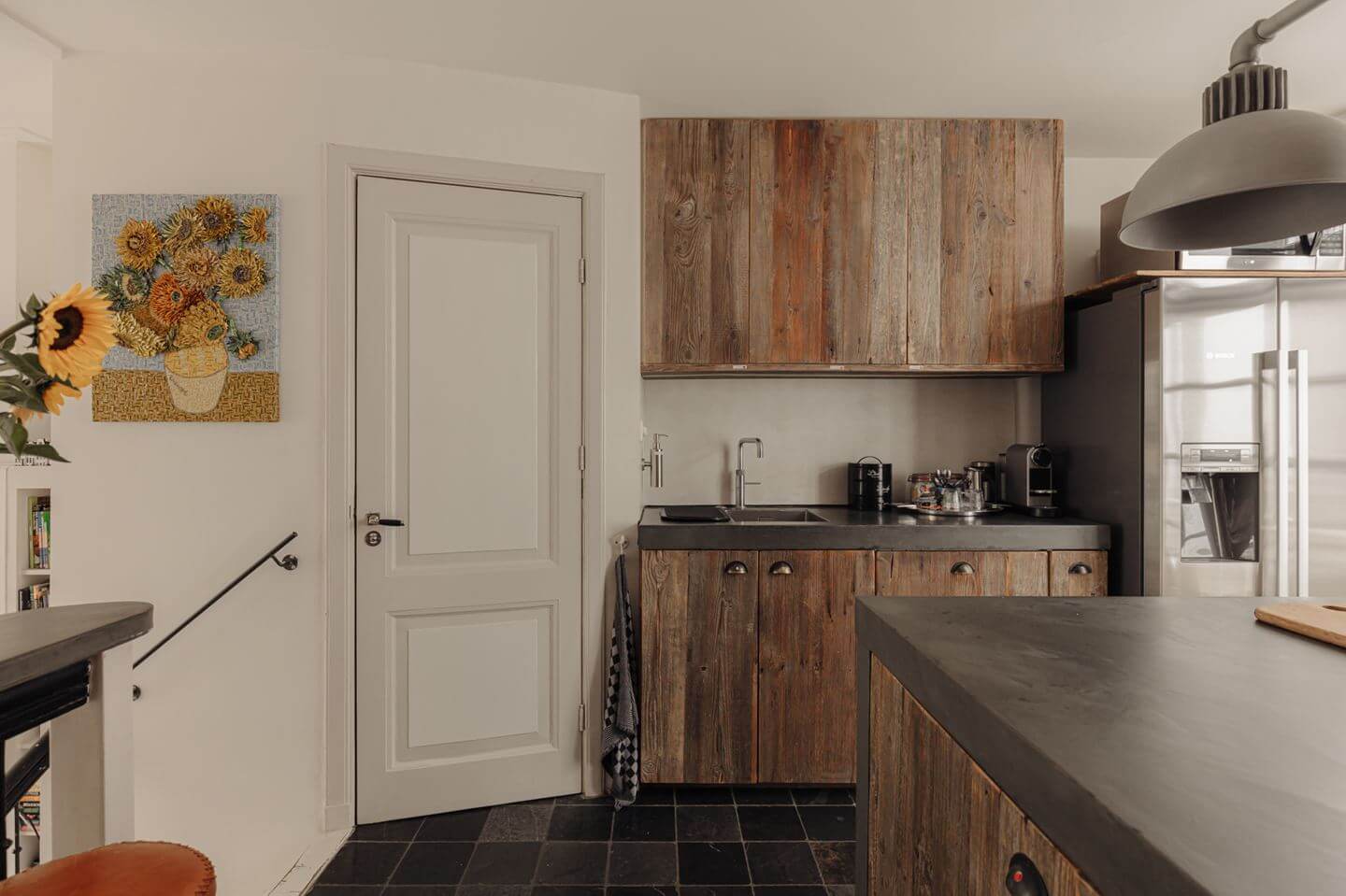 A Charming Amsterdam Townhouse with a Cozy Roof Terrace 6 kitchen