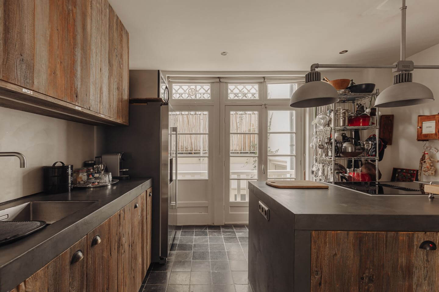 A Charming Amsterdam Townhouse with a Cozy Roof Terrace 5 kitchen amsterdam townhouse