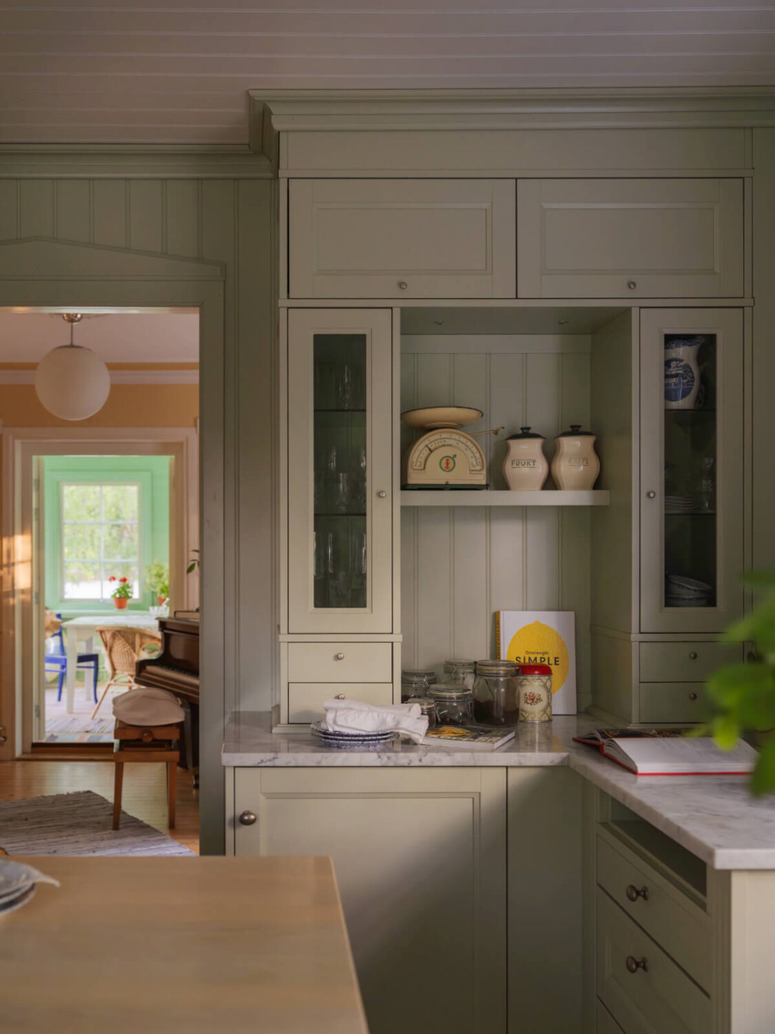 A 1930s Lakeside Country House with a Private Beach 14 kitchen cabinets