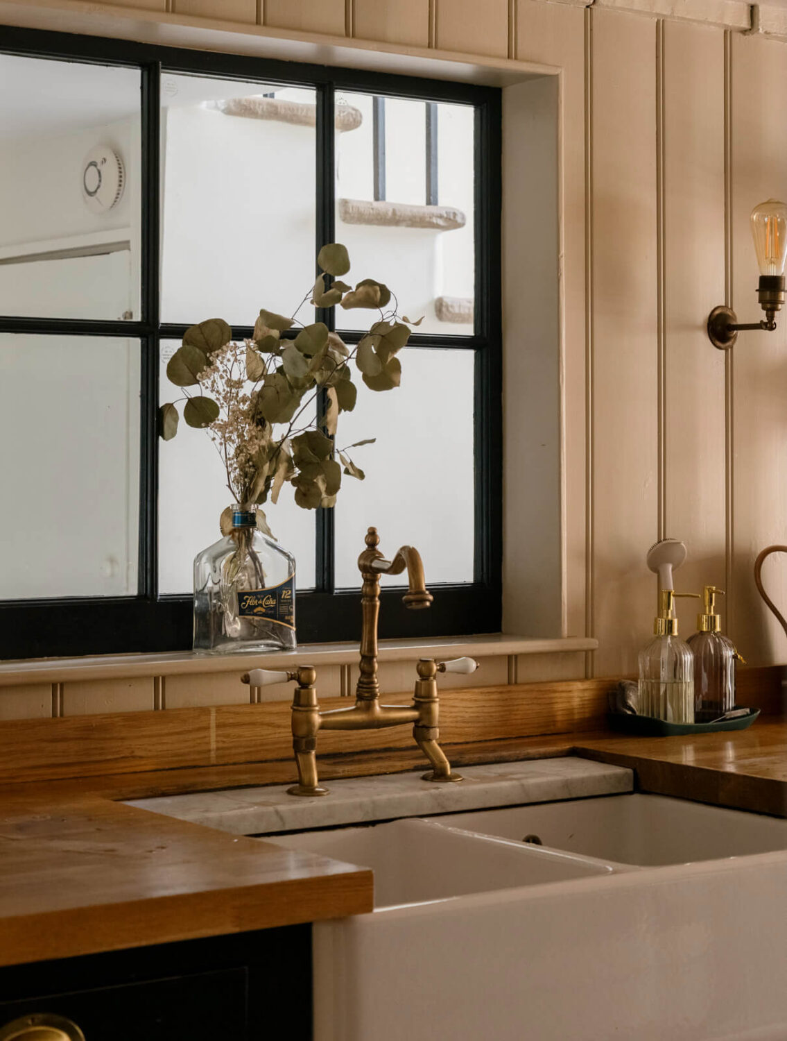 A Classic Georgian House in London with a Lush Garden 12 kitchen detail