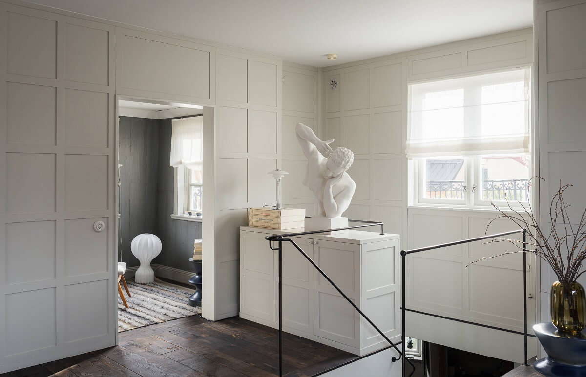 A Stylish Penthouse Apartment with Exposed Beams 15 landing built in closets penthouse