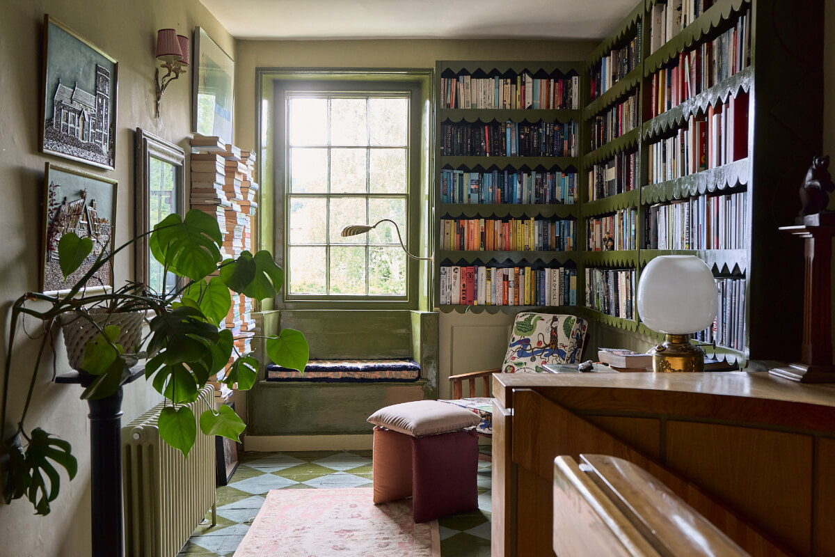 A Colorful Design-Led Georgian House in the Heart of Henley-on-Thames 34 library room painted floorboards