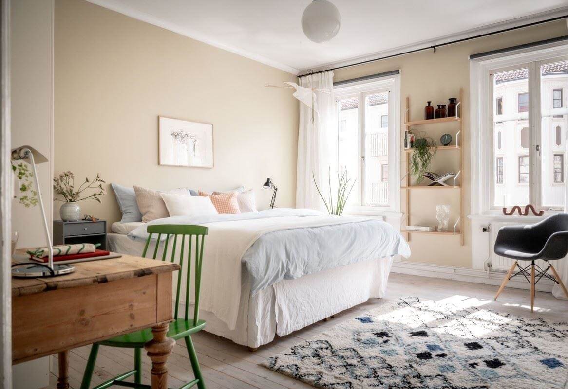 light bedroom beige walls wooden desk nordroom