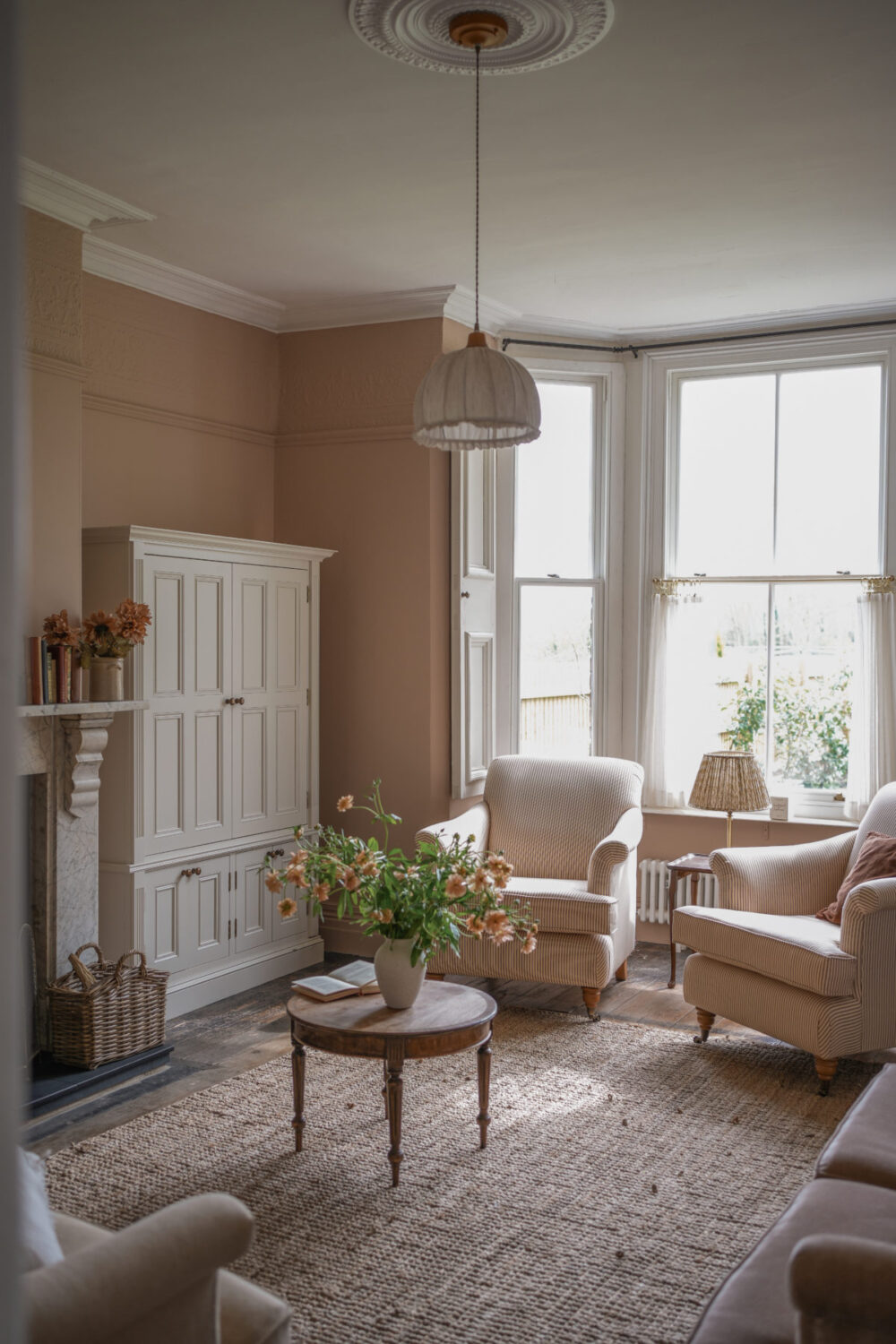 Pantone Color of the Year 2025: Mocha Mousse Interior Inspiration 27 light brown cottage style living room
