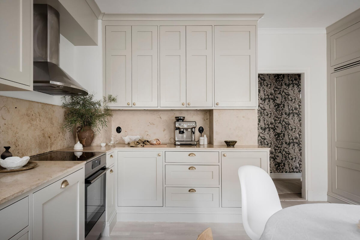 A Light Corner Apartment with an Open Flowing Floor Plan 8 light colored scandi kitchen
