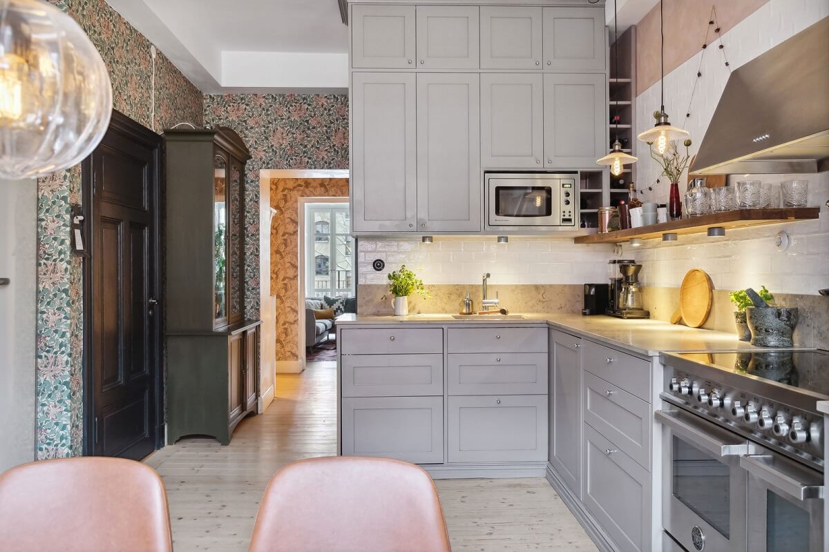 A Swedish Apartment with a Lovely Kitchen 5 light-gray-kitchen-cabinets-nordroom