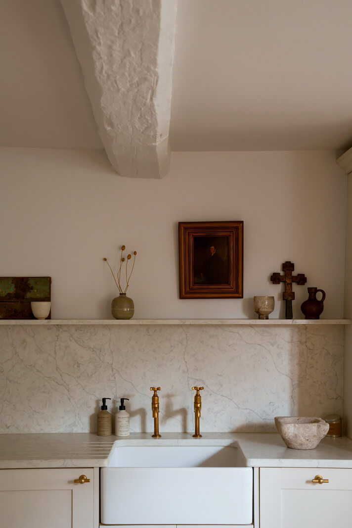 light kitchen butler sink shelf