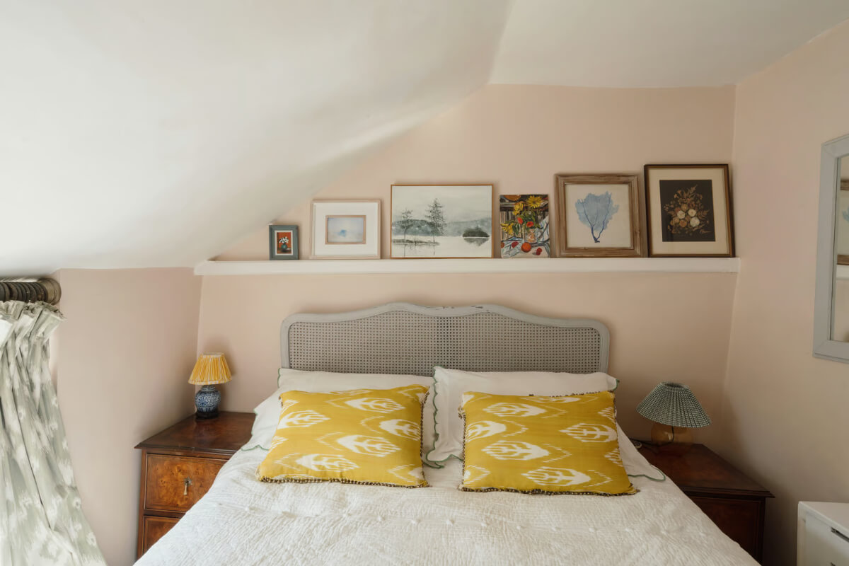 A Historic English Cottage Decorated in Pink & Blue Tones 14 light pink cottage bedroom display shelf above bed