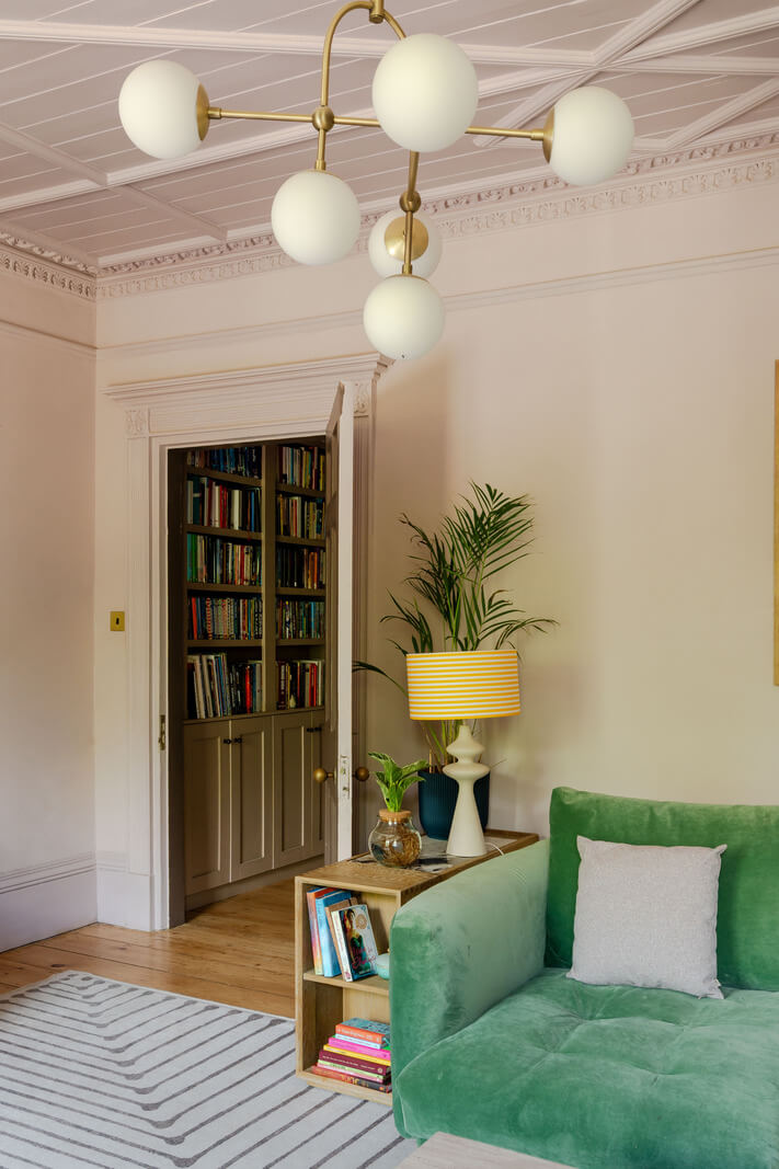 Vibrant Colors in a 19th-Century Regency Townhouse in England 16 light pink living room stucco