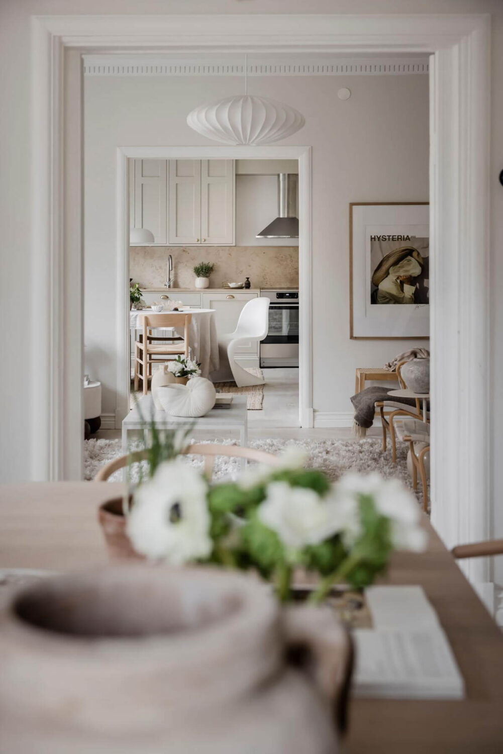 A Light Corner Apartment with an Open Flowing Floor Plan 25 light scandinavian apartment