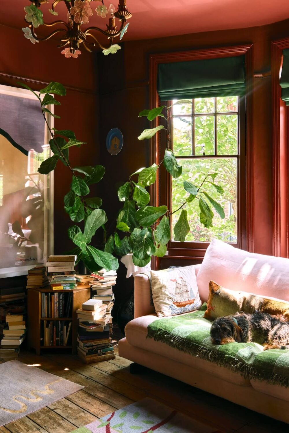 Trend Alert: 36x Color-Drenched Rooms 29 living-room-bay-window-deep-red-walls-ceiling-nordroom