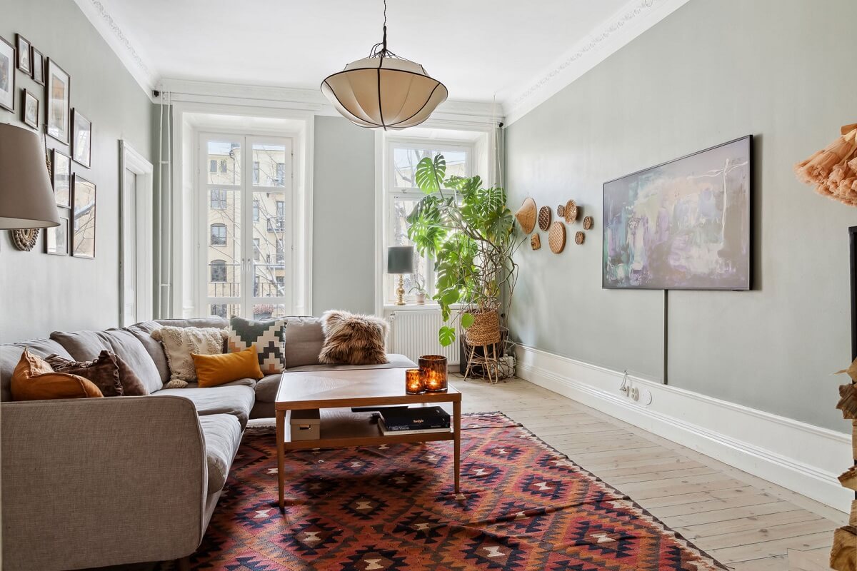 A Swedish Apartment with a Lovely Kitchen 6 living-room-light-gray-walls-pink-rug-nordroom