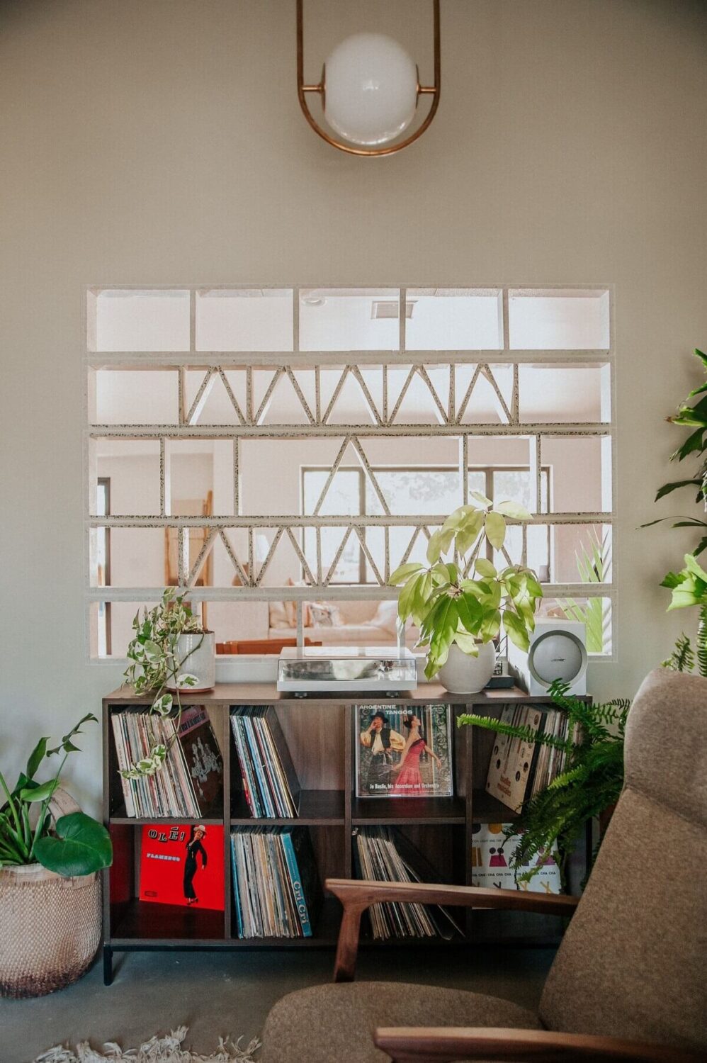 A Colorful Airbnb Home in the Morongo Valley 14 living-room-plants-airbnb-nordroom
