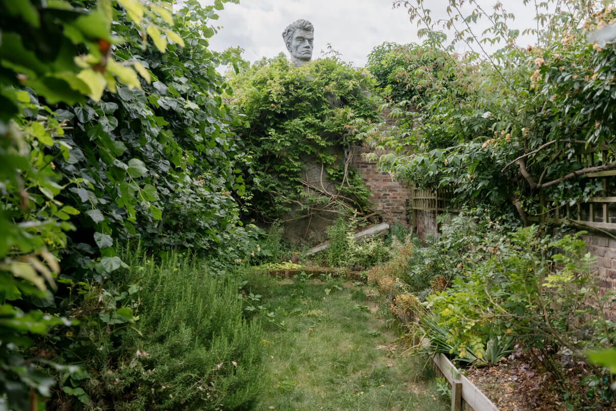 A Classic Georgian House in London with a Lush Garden 19 lush green garden