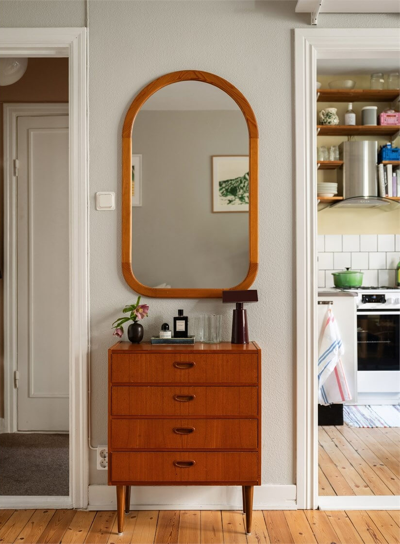 Midcentury Design and Colorful Decor in a Charming Studio Apartment 9 midcentury drawers