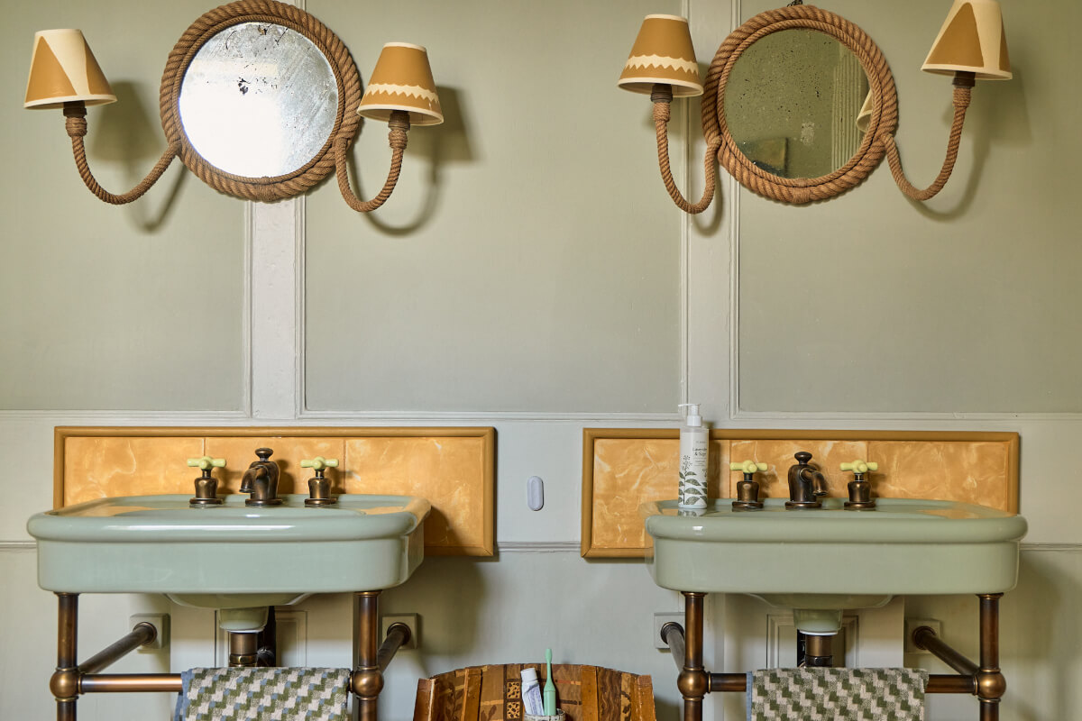 A Colorful Design-Led Georgian House in the Heart of Henley-on-Thames 30 mint green sinks