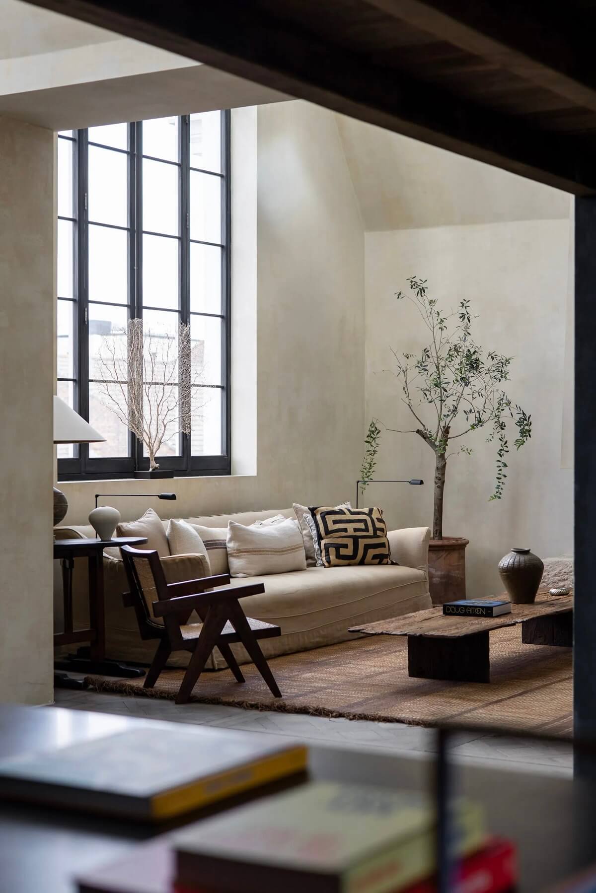 modern-rustic-living-room-notting-hill-apartment-high-ceilings-nordroom