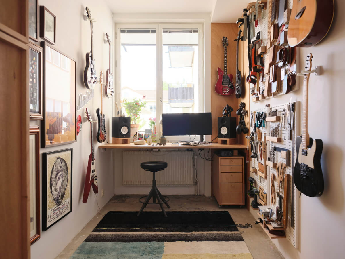 A Bright Family Apartment in a 1950s School Building 24 music room