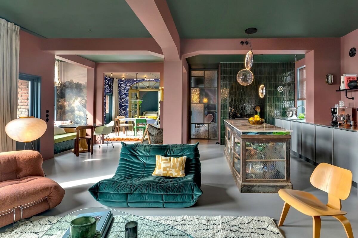 Trend Alert: 36x Color-Drenched Rooms 3 open plan living room pink walls green ceiling nordroom