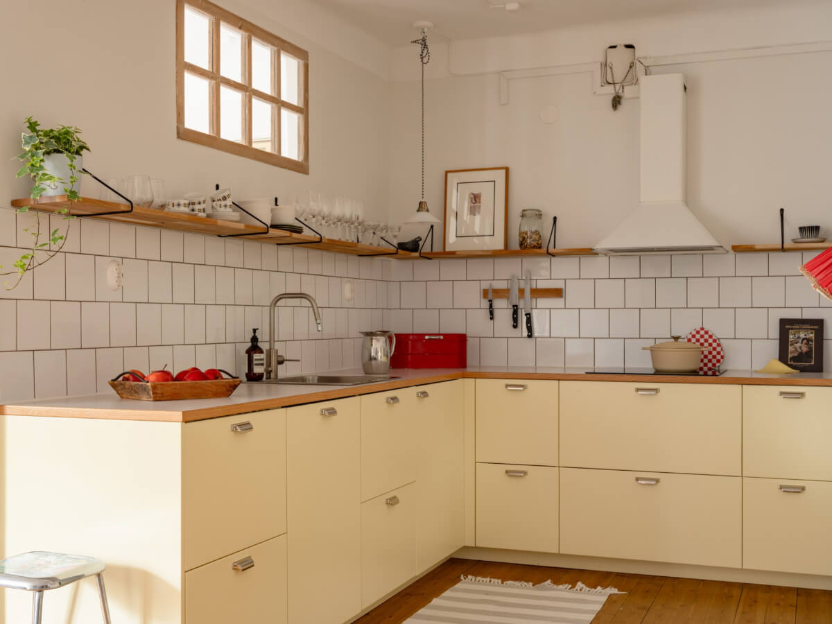 A Light Corner Apartment with a Pale Yellow Kitchen 10 pale yellow kitchen shelf white tiles