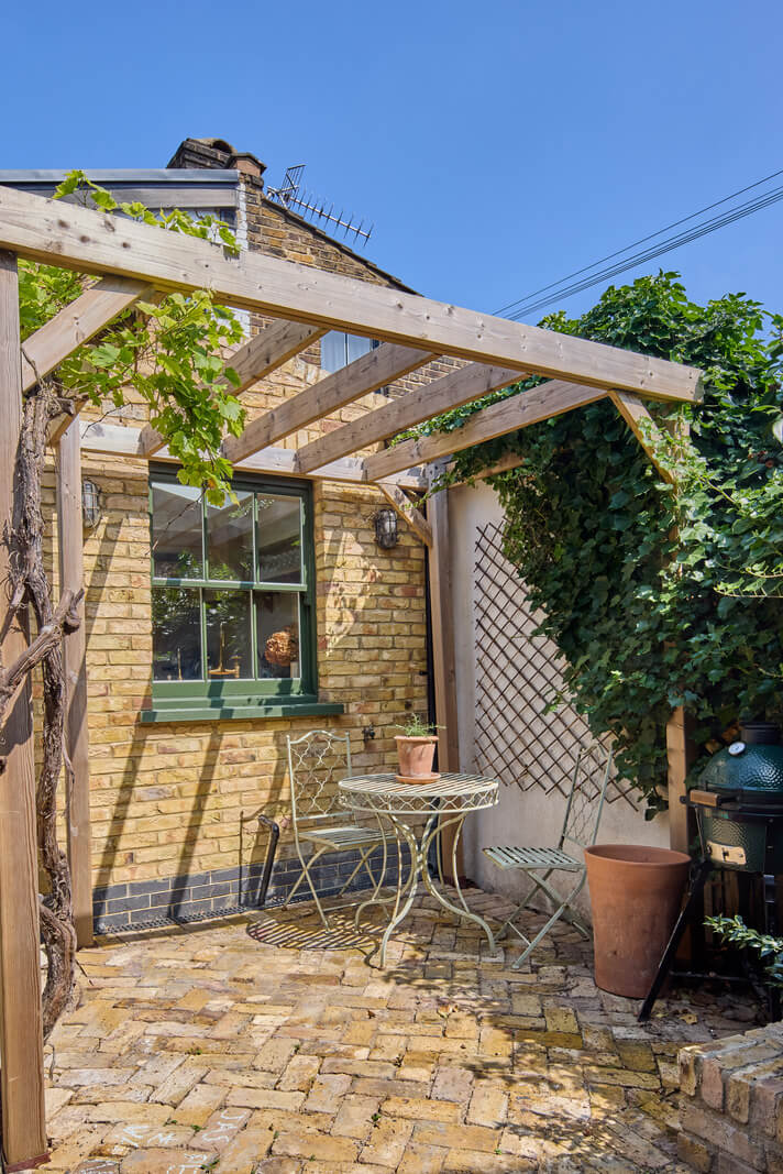 A 19th Century London Cottage with a Stunning Kitchen Extension 28 pergola