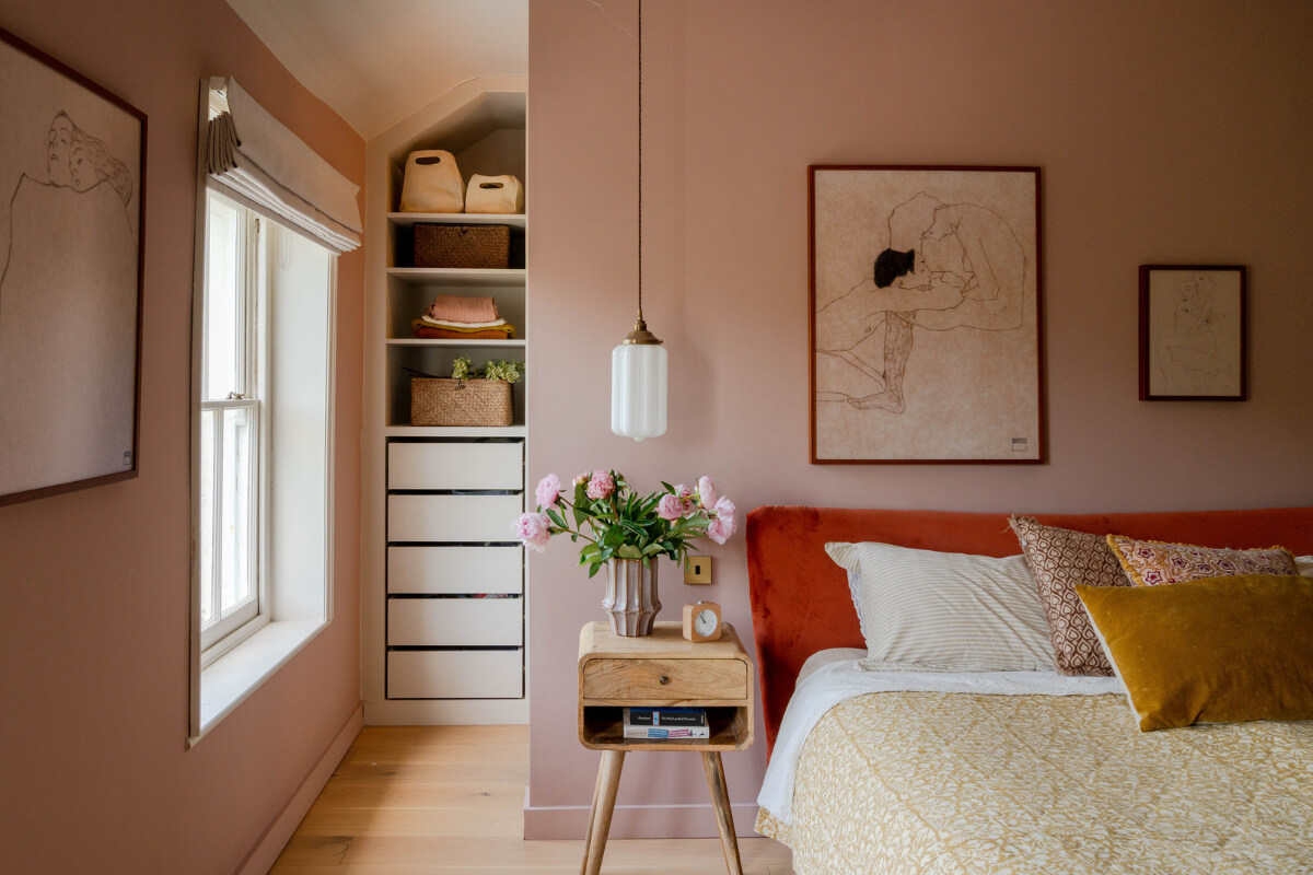 Vibrant Colors in a 19th-Century Regency Townhouse in England 23 pink bedroom walk-in closet