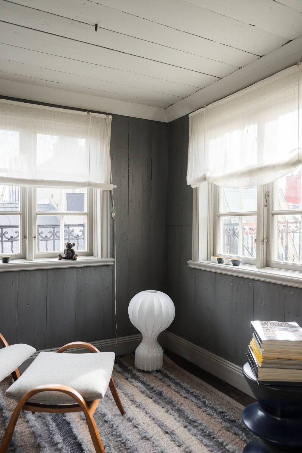 A Stylish Penthouse Apartment with Exposed Beams 13 reading room gray walls