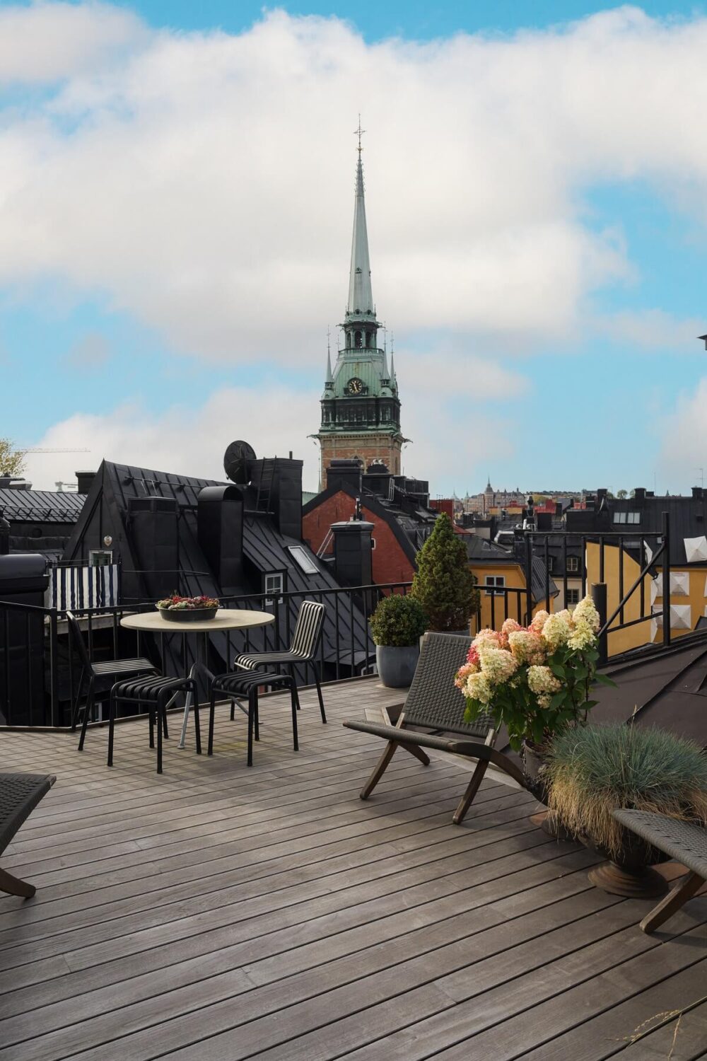 A Stylish Penthouse Apartment with Exposed Beams 31 roof terrace penthouse stockholm