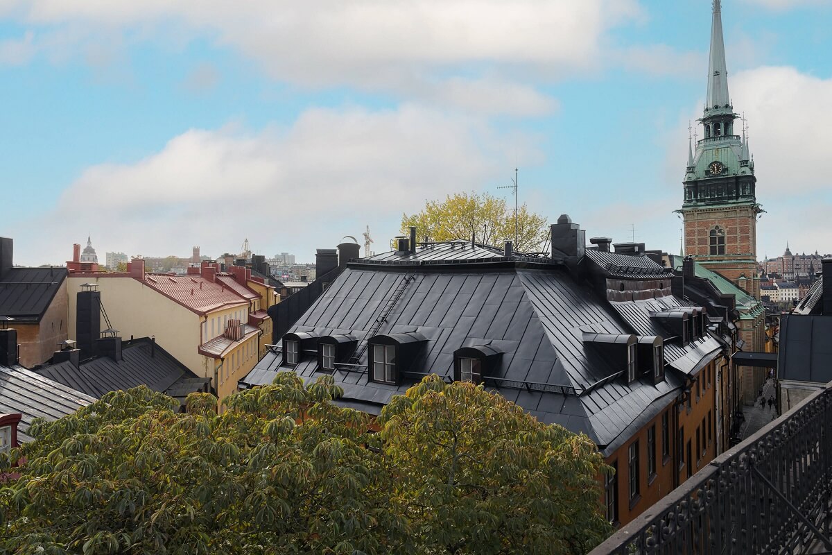 A Stylish Penthouse Apartment with Exposed Beams 32 roof terrace view gamla stan