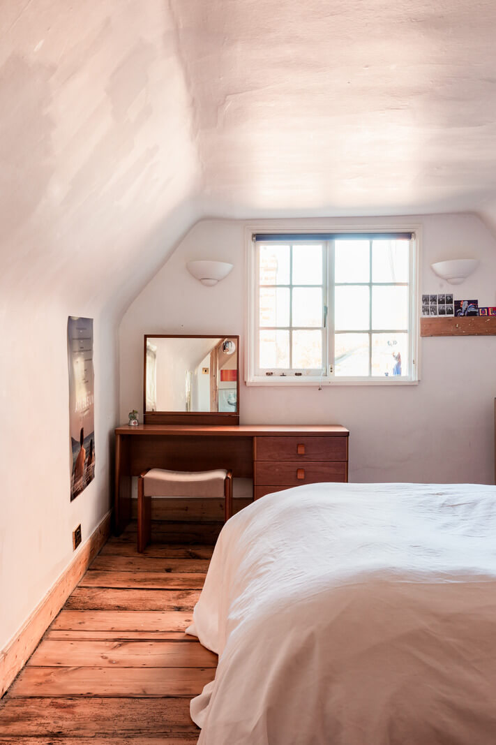 Rustic Wooden Elements in a Historic English House 17 rustic wooden floorboards vintage vanity